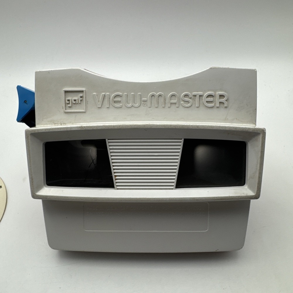 VINTAGE VIEW-MASTER - Vintage Red & White with Blue Lever - GAF - 3-D Viewer
